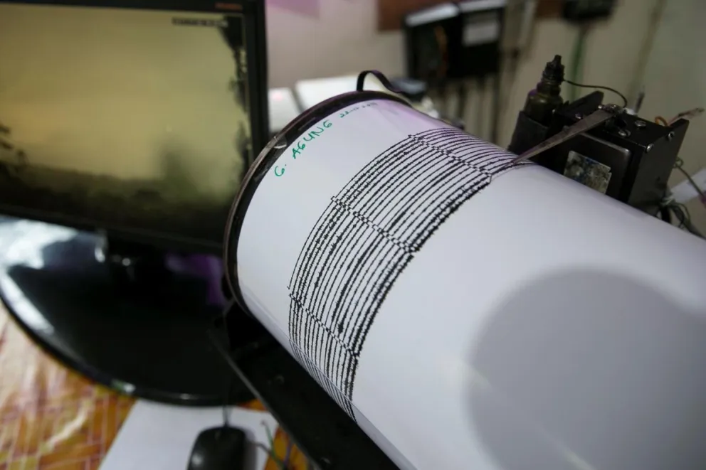 Un sismógrafo marca lecturas de movimientos sísmicos. Foto: EFE