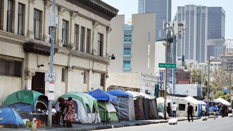 Gobernador de California ordena desmantelar los campamentos de personas sin hogar