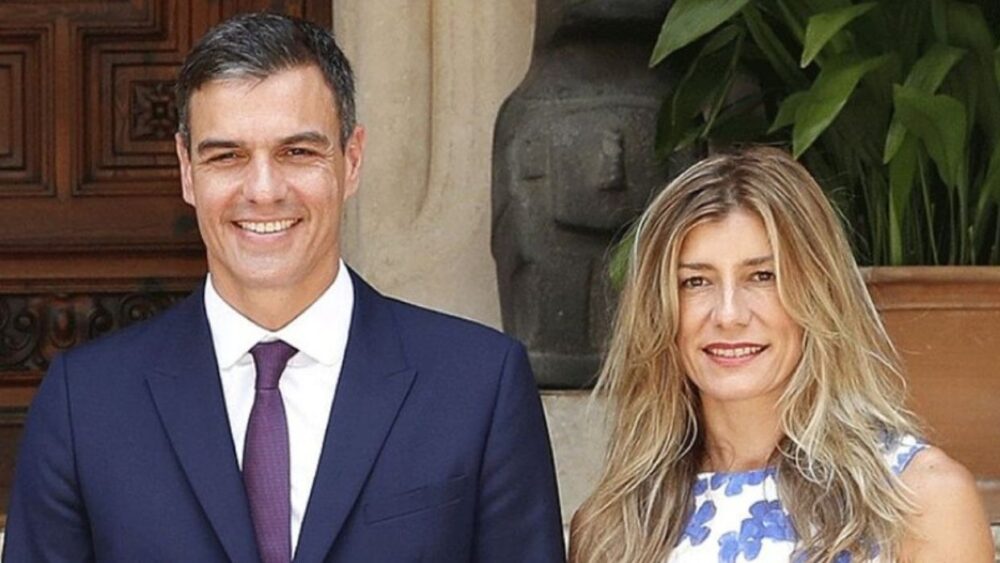 La esposa de Pedro Sánchez se querella contra el juez que la investiga