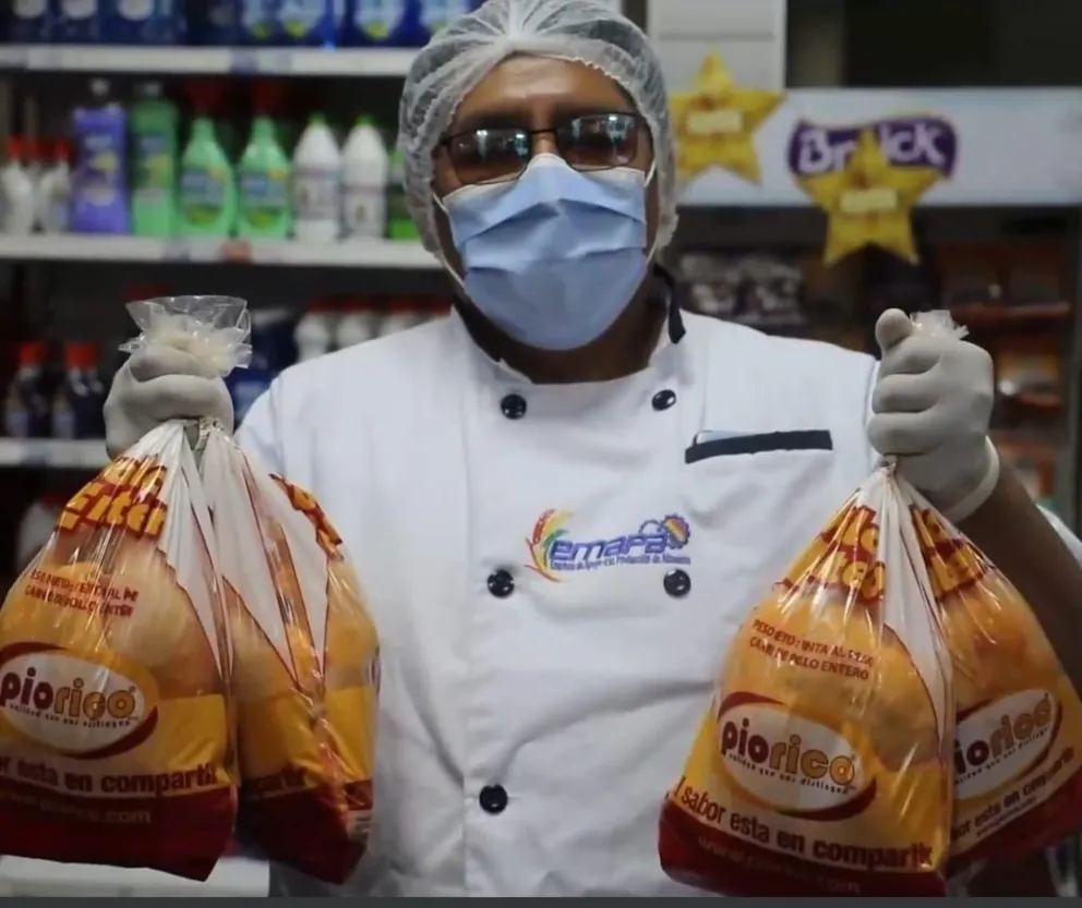 Las tiendas de Emapa también ofrecen carne de pollo. Foto ABI