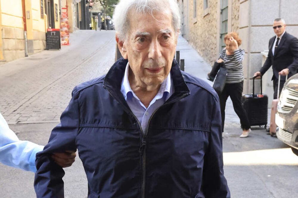 El hijo de Mario Vargas Llosa revela el estado de salud de su padre