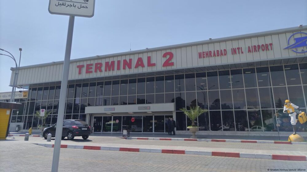 Esta fotografía tomada el 15 de abril de 2024 muestra la terminal del Aeropuerto Internacional Mehrabad en Teherán, Irán.