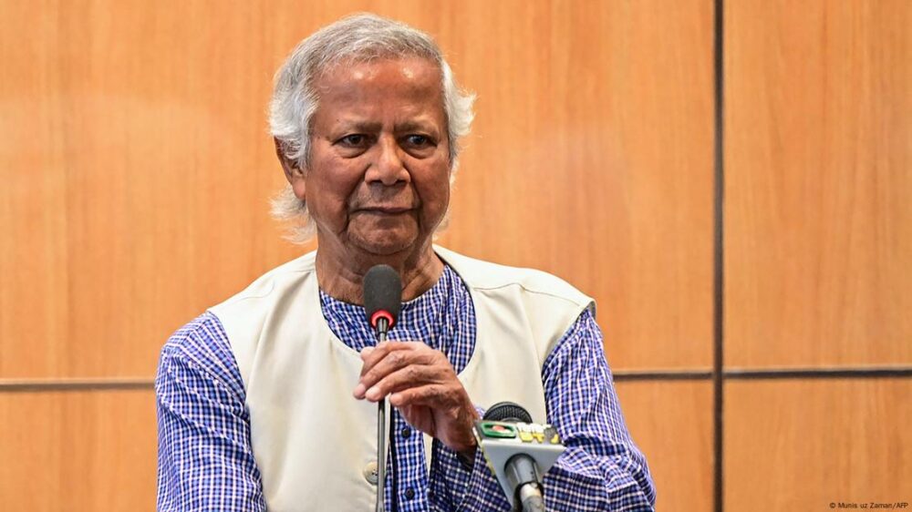 Muhammad Yunus pronuncia un discurso al arribar a Daca. (8.08.2024).