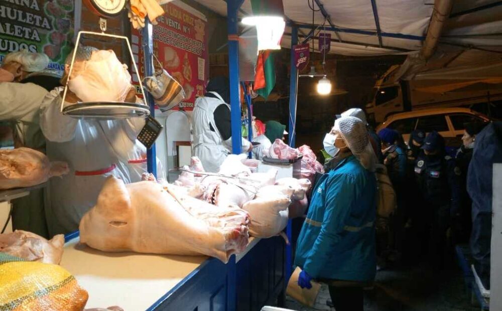 Verifican estabilidad del precio de carne y verduras en los mercados de La Paz