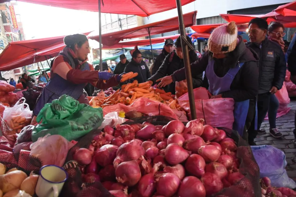 Población acudió al mercado Rodríguez para abastecerse. Foto: APG