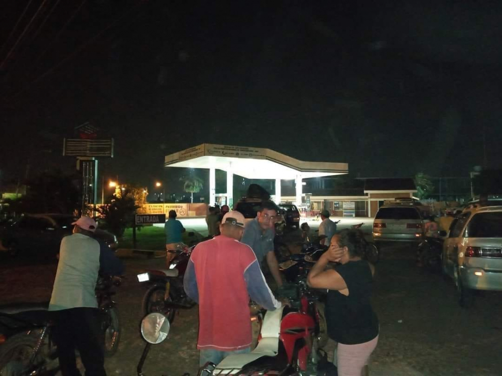 Conductores denuncian abastecimiento irregular de gasolina: Colas en surtidores de Trinidad