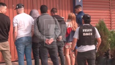 Detienen a extranjeros indocumentados en la zona de la Mutualista de Santa Cruz