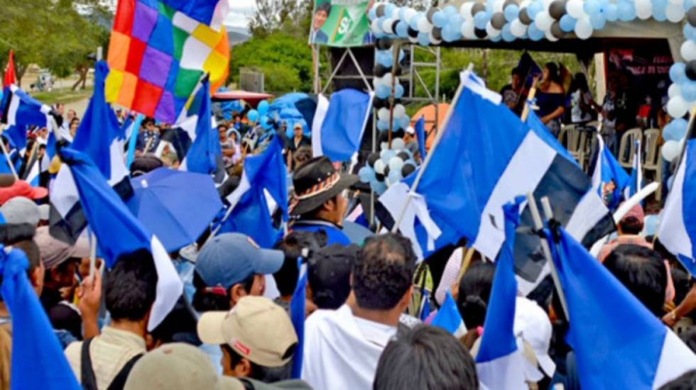 Evistas y arcistas protestan en busca de legitimidad 