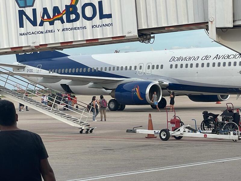 Restablecen operaciones en el aeropuerto de Viru Viru tras mejora de visibilidad afectada por incendios