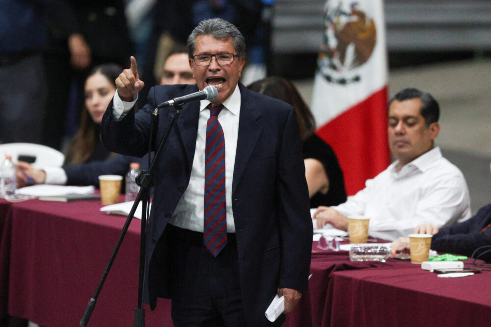 Ricardo Monreal, del partido gobernante Morena, habla durante un debate sobre una polémica reforma judicial propuesta por el presidente de México, Andrés Manuel López Obrador, en el Complejo Deportivo Magdalena Mixhuca, en Ciudad de México, México, 3 de septiembre de 2024.