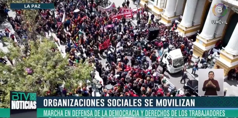 Multitudinaria marcha llega a la plaza Murillo exigiendo a la ALP la aprobación de proyectos de ley y se instala vigilia