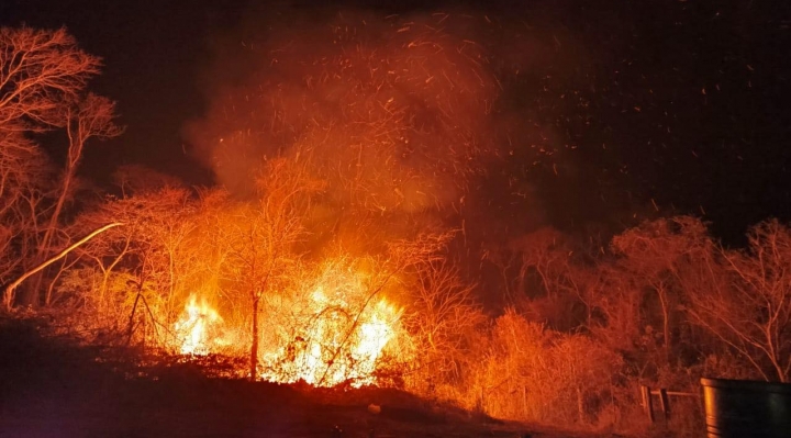 Camacho pide a Arce que vaya a la zona de incendios y que instale un gabinete para tomar decisiones