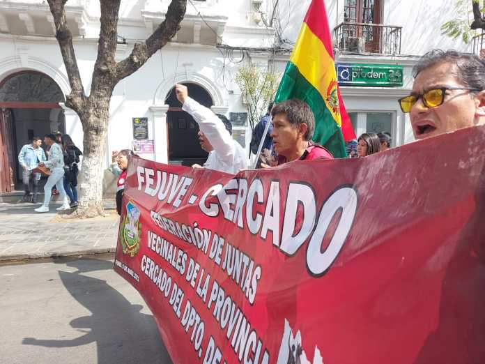 Fejuve Cercado asedió al transporte sindicalizado.