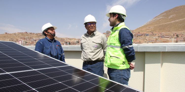 Estatal petrolera instala sistema fotovoltaico de 19 KWp para el edificio de YPFB Oruro