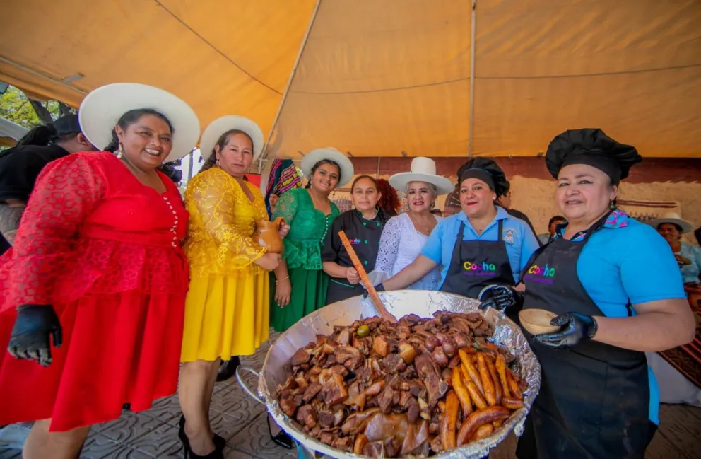 El chicharrón es uno de los platillos más degustados de la gastronomía de Cochabamba. Foto: Alcaldía de Cochabamba.