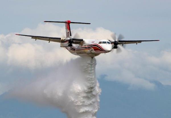 Más de 4.000 bomberos combaten contra los incendios y Gobierno anuncia llegada de avión cisterna de Canadá