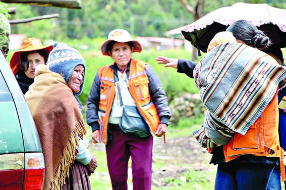 Promotores en visitas a comunidades rurales de Sacaba./ YACHAY CHHALAKU