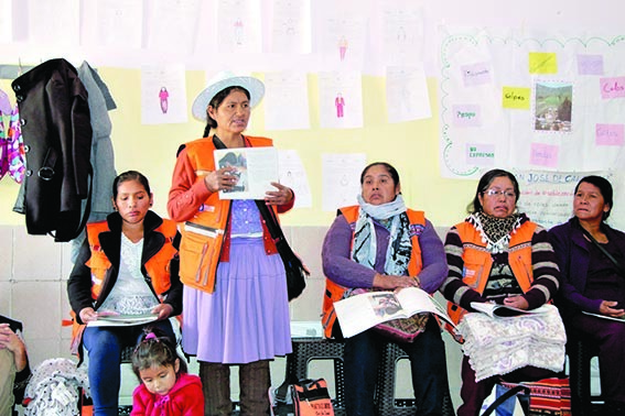 Un taller en el que participaron promotores comunitarios./ YACHAY CHHALAKU