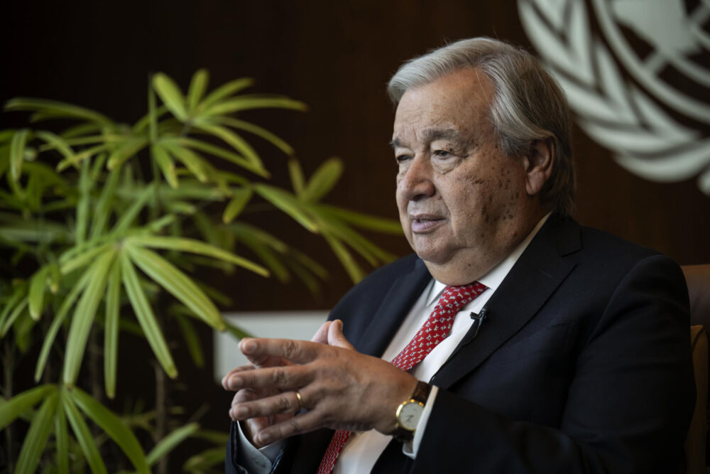 El secretario general de la ONU, Antonio Guterres, posa durante una entrevista con AFP en la sede de las Naciones Unidas el 16 de septiembre de 2024 en Nueva York.