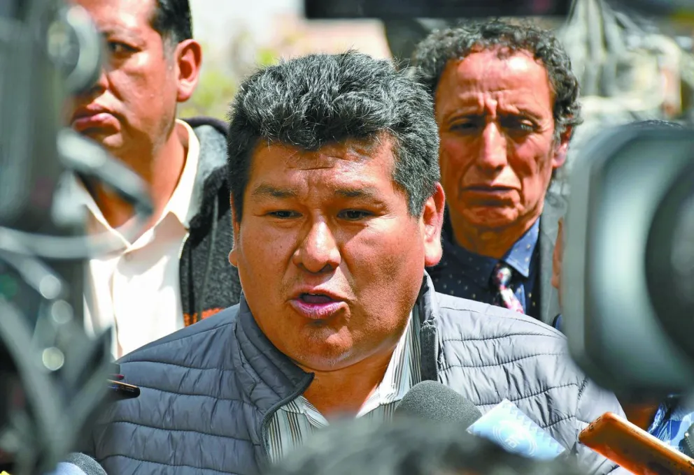 Fidel Surco fue senador oficialista durante el gobierno de Evo Morales; ahora forma parte de la directiva del MAS arcista. Fotos: APG