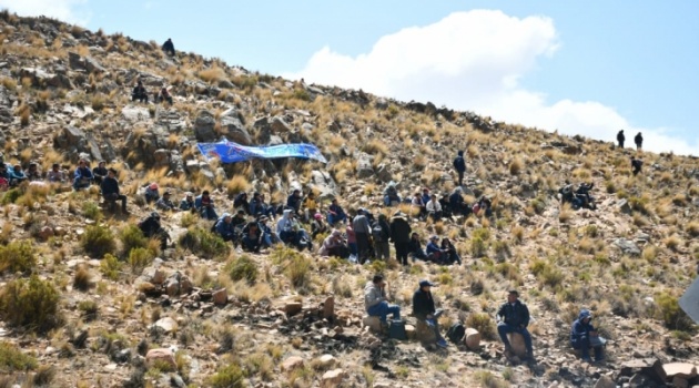 Informan que grupos de personas esperan a marchistas en cerros y carretera para impedirles el paso