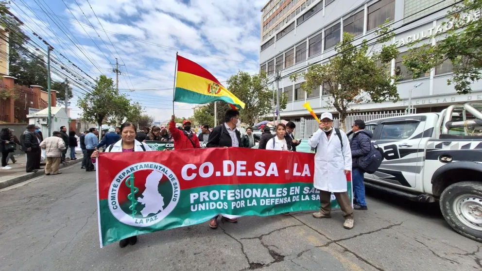 Se inicia la el bloqueo y la marcha en Miraflores. Foto: Carlos Quisbert