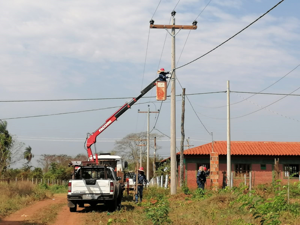 Inversión: $us 10,6 millones para electrificar el Beni rural y transformar la vida de miles