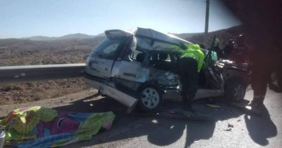 El taxi sufrió daños más graves. 