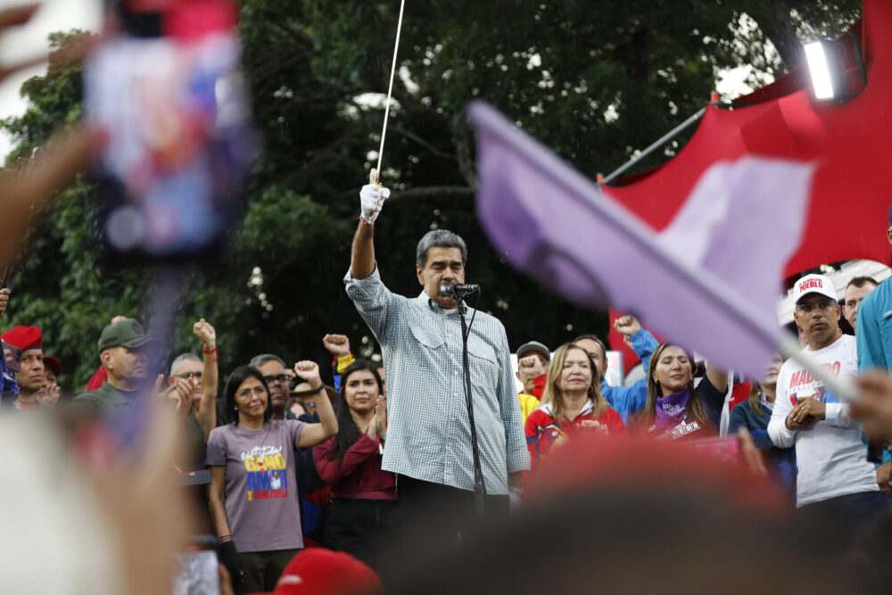 El presidente Nicolás Maduro participa de manifestación en Caracas el 28 de agosto, un mes después de las elecciones