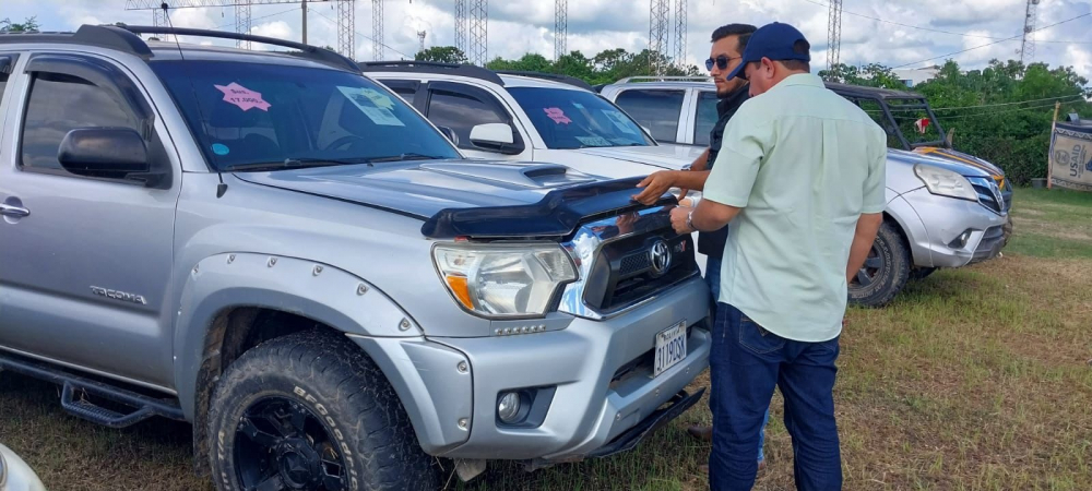 DIRCABI INICIA EXHIBICIÓN Y SUBASTA DE VEHÍCULOS SECUESTRADOS AL NARCOTRÁFICO EN BENI