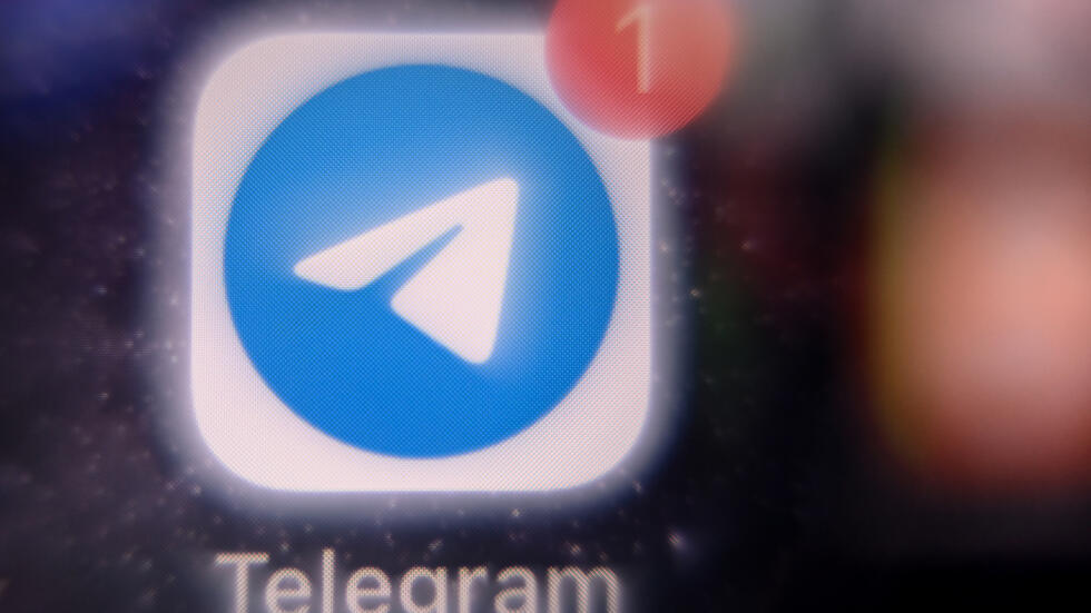 El logotipo de la plataforma de mensajería Telegram, fotografiado en la pantalla de un teléfono móvil el 23 de marzo de 2022 en Moscú