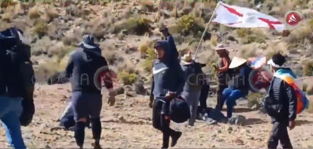 Marcha de Morales pasa con violencia una vigilia en Vila Vila, deja más de una decena de heridos