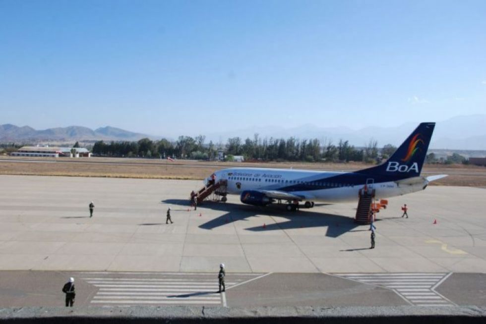 Extranjero es arrestado en aeropuerto de Tarija tras bromear sobre bomba en vuelo de BoA