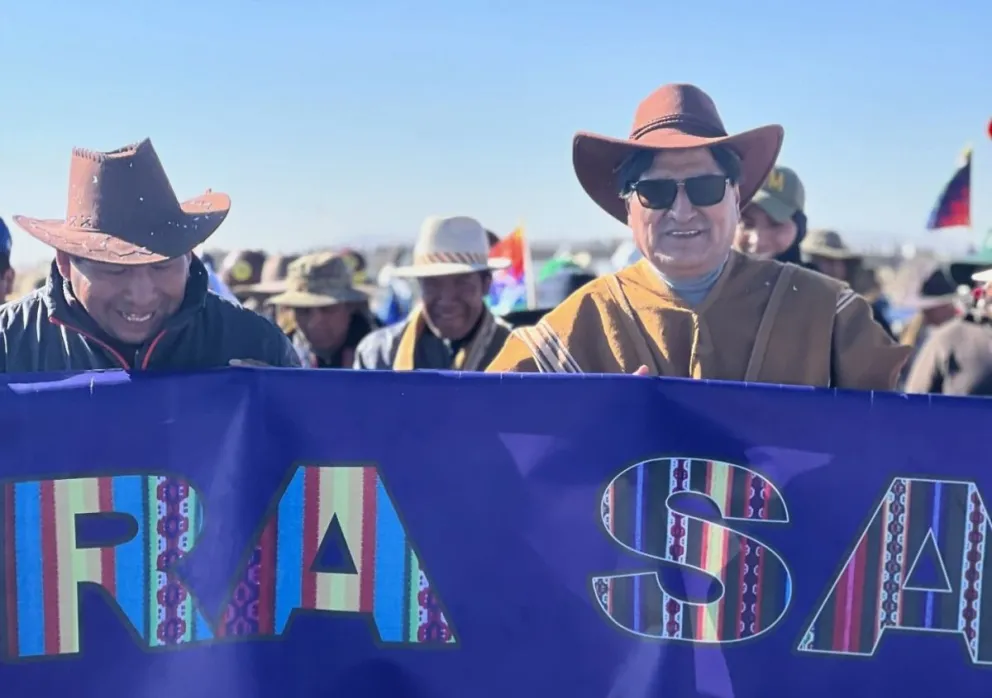 Morales lidera la marcha evista que partió el martes pasado desde Caracollo y que llegará a La Paz la siguiente semana. Foto: Evo Morales (Facebook)