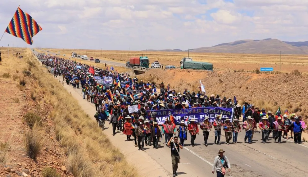 La marcha masista que, se prevé, arribe mañana a la ciudad de El Alto. Foto: APG