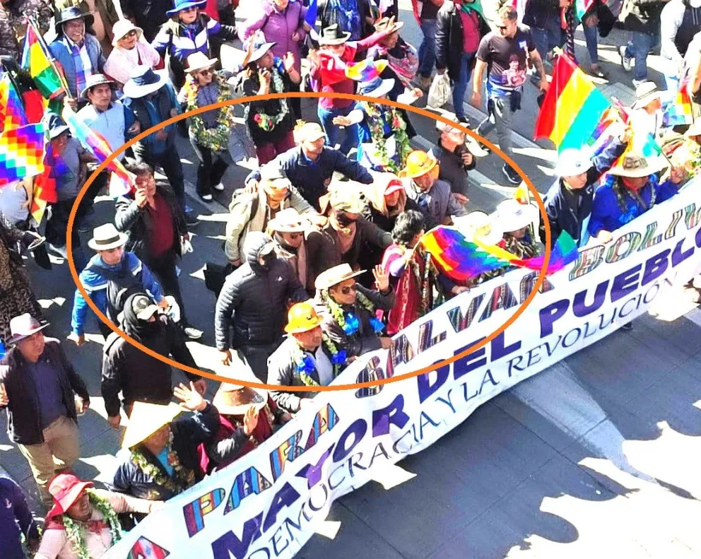 Equipo de seguridad que resguardó a Evo Morales durante la marcha. Foto: Paulo Lizárraga / Visión 360