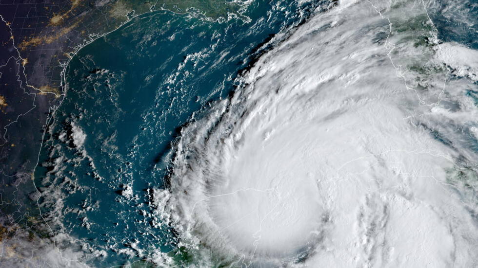 Imagen satelital de la tormenta tropical Helene el 25 de sepetiembre de 2024 a las 13H11 GMT, difundida por la Administración Nacional Oceánica y Atmosférica (NOAA) de EEUU