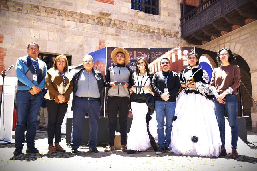 Premian a los ganadores del concurso "Cuenta Leyendas" de la Casa Nacional de Moneda en Potosí