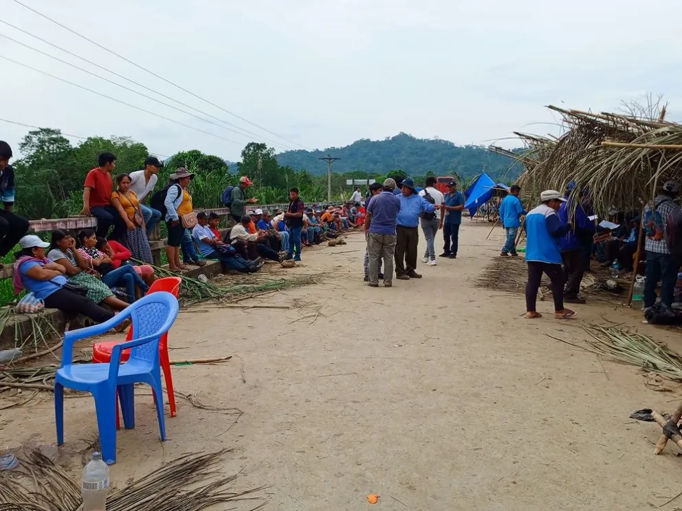 Uno de los puntos de bloqueo instalados en Yucumo, por parte de Interculturales de Fepay. Foto: Pacú TV.