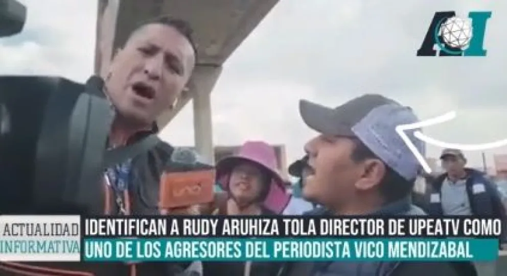 Uno de los agresores de periodistas fue identificado como director de UPEA TV, Foto; Captura de video, Bolivia TV.