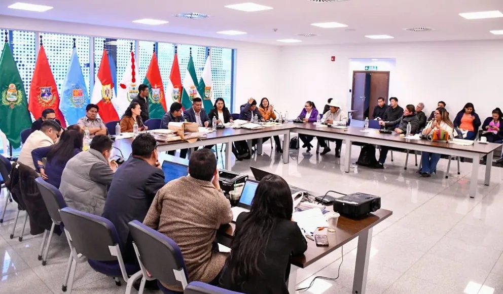 Debate en la Comisión Mixta de Justicia Plural, para elegir al nuevo Fiscal General. Foto: Cámara de Senadores