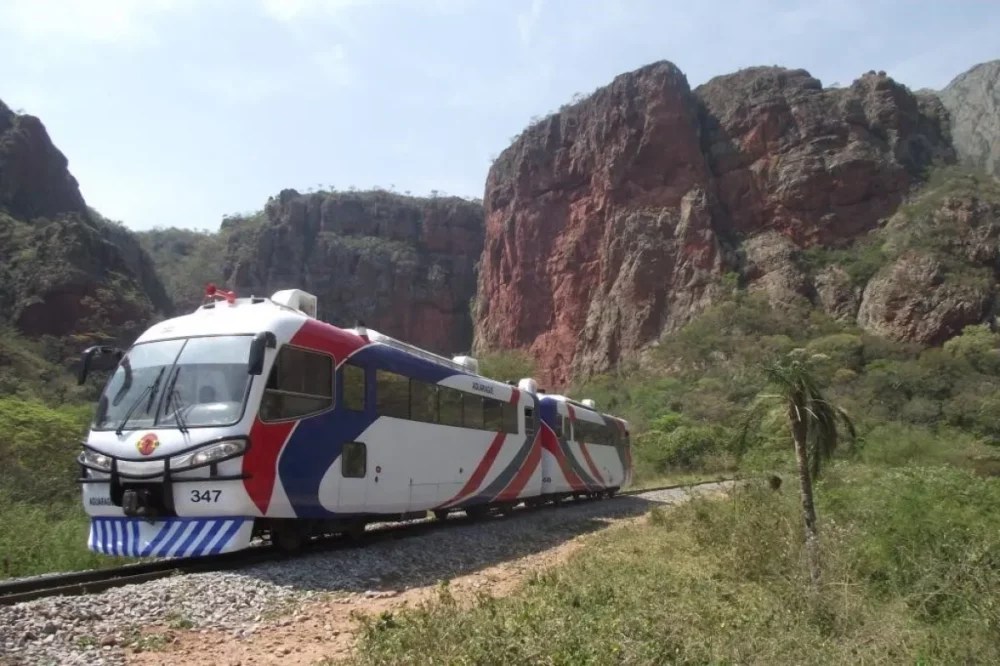 Viaje en ferrobús en Ferroviaria Oriental- Foto: Ferroviaria Oriental