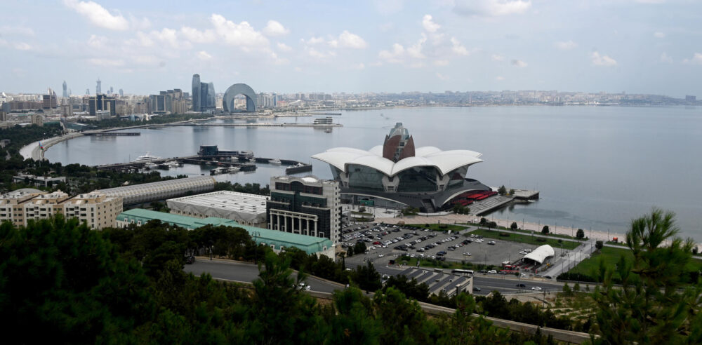 El lago Boyukshor, en Bakú, en una imagen del 25 de julio de 2024