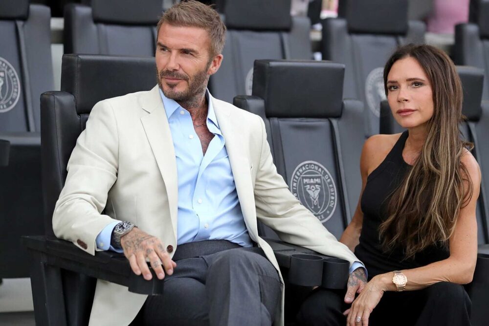 Victoria Beckham se avergüenza de la forma de vestir de su marido David: "Le resulta un poco embarazoso"