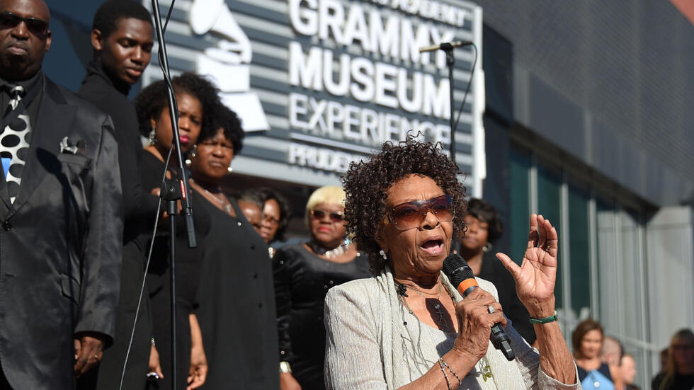 La cantante Cissy Houston actuando, el 19 de octubre de 2017 en Newark, Nueva Jersey