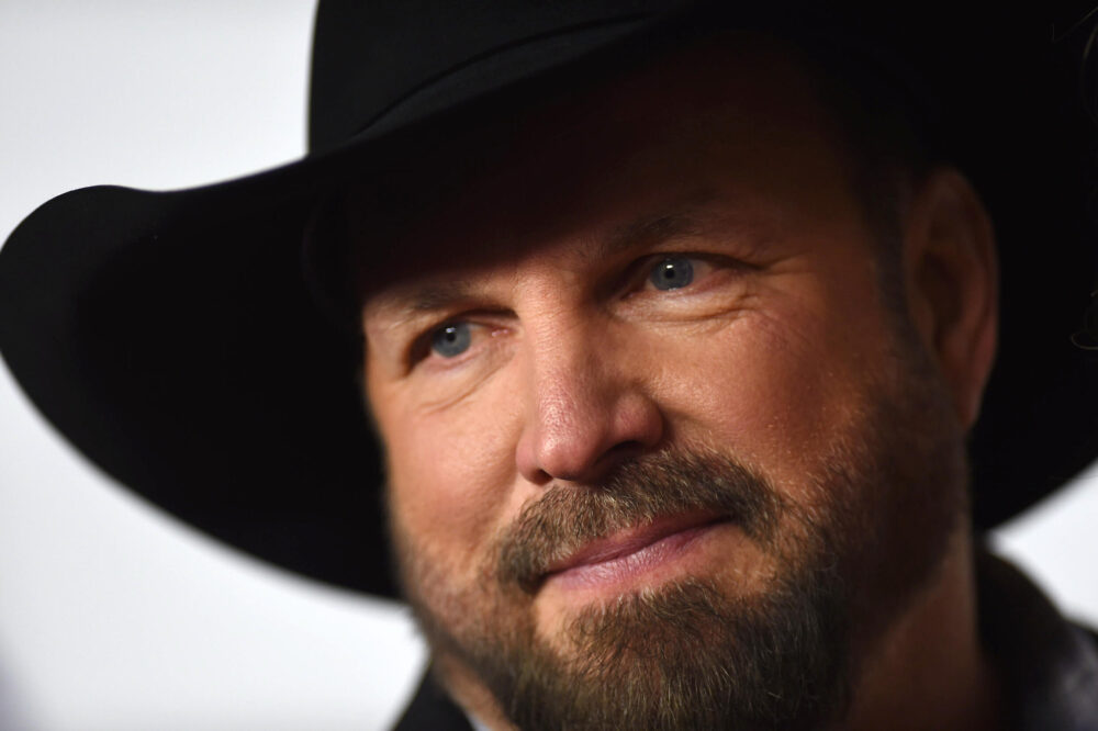 La estrella de la música country Garth Brooks, uno de los más exitosos artistas de la historia, ha sido acusado de violación, lo que desmiente