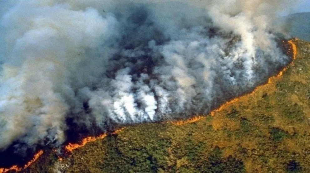 Incendio forestal en Bolivia. Foto: El País de Tarija