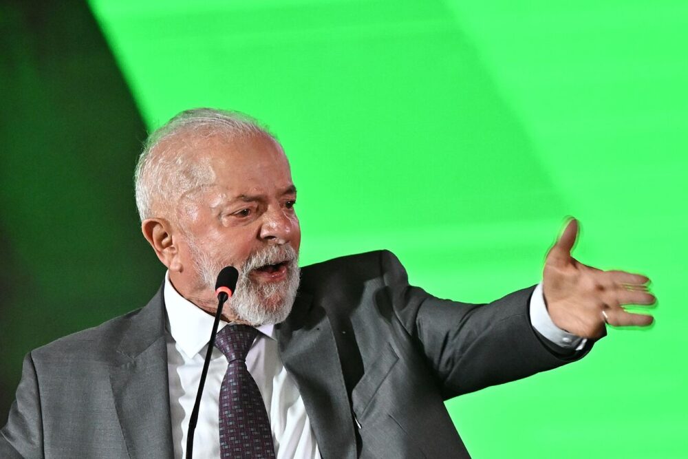 Lula defiende excluir de la selección a los futbolistas que juegan fuera de Brasil