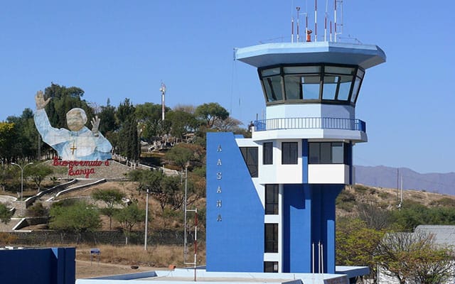 Gobierno asegura estar trabajando en mejora del aeropuerto.