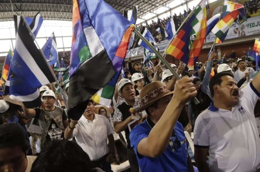 Evistas se reunieron este sábado en el coliseo de Sacaba para dar su apoyo a Evo Morales. Foto: APG